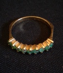 Joia - Belíssimo anel de ouro com pedra de  esmeralda med. 2,2 cm de Diâmetro , peso 2.4 grs.
