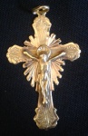 Joia - Pigente crucifixo Português em ouro med. 5 cm de Comp. x 3 cm de Larg. Peso 4.8 grs.