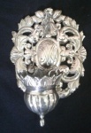 Maravilhosa peça sacra de prata de lei , med. 17 cm de Comp. x 12 cm de Larg. peso 83 grs.