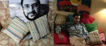 ACERVO PESSOAL RENATO RUSSO-  Par de almofadas decoradas em listras,nos tons de azul e rosê que fez parte da decoração da casa do cantor em sua saleta onde ficavam seus manuscritos no seu apartamento no Rio de Janeiro , as mesmas aparecem em video de entrevista de Renato Russo pela MTV, pelo link: https://youtu.be/a8S3tNW3tY8 OBS- ACOMPANHA DECLARAÇÃO DE AQUISIÇÃO CERTIFICADA  EM PAPEL TIMBRADO,ASSINADA E COM FOTO DA PEÇA ADQUIRIDA DE ACERVO PESSOAL DO RENATO RUSSO, VIDE FOTOS EM ANEXO.