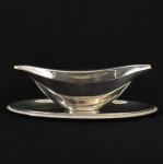 MERIDIONAL - Belíssima Molheira Prata 100 - "Silver Plated" em Ótimo Estado. Medida: 7,5 x 25 x 12 cm.