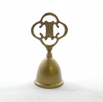Sineta em Bronze Pintado em Dourado. Pega com Elegante Cinzelado. Medida : 14 x 6,5 cm. (Diâmetro).