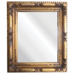 Espelho em Moldura de Madeira Filetada e Patinada em Dourado. Medidas : (com moldura = 50 x 38 cm.) / (sem moldura = 22 x 34 cm.).