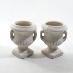 Par de Mini Ânforas em Cerâmica na Cor Bege. Medida : 5 x 9,5 cm. Ref.SILE638