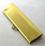Bolsa Clutch para Festa em Tecido Dourado e Arremate em Metal Dourado. Corrente Interna para Tiracolo. Medida : 8 x 26 cm. Ref.SILE655