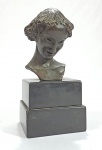 Assinatura Ilegível - Antigo busto em bronze Cabeça masculina com base em granito. Assinado no verso. Med. 15 x 07 x 07 cm