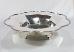 COSMOS SILVER - Centro de mesa em silver plate manufatura Cosmos - EUA no formato de flor. Bordas recortadas. Med. 29 x 17 cm.