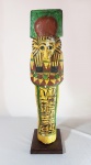 Curiosa escultura egípcia em madeira engessada e pintada representando ser mitológico. No estado. Med 50 cm.