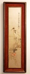 Antiga seda chinesa, Séc. XIX,, com representação de casal de IBIS e folhagens. Assinada com selo vermelho e textos. Moldura em madeira e veludo. Medida total: 90 x 30 cm