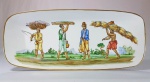 Travessa em porcelana Real com personagens de Debret pintadas a mão. Med. 35 x 16 cm