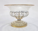Elegante centro de mesa em pesado cristal italiano ao gosto MEDICI, séc.XIX, com vestígios de dourações. Med. 24 x 17 cm.
