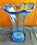 Vaso azul de vidro grosso estilo murano , medindo aproximadamente 20 cm.
