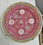 Belissimo e antigo prato oriental, todo pintado a mão, medindo aproximadamente 30cm de diâmetro.