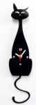 Belo de diferente design, relógio De Parede Gato Que Balança O Rabo, o rabo funciona como pendulo, Comprimento Total (contando c/ a cauda) 42cm.