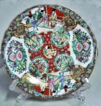 Belissimo prato oriental para decoração antigo todo pintado a mão e filetado a ouro, medindo aproximadamente 25 cm de diâmetro.