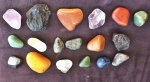Coleção de pedras diversas.