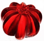 Espetacular esta moranga em murano vermelho pesado ricamente elaborada em gomos , medindo 12 cm de diâmetro.