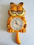 Relógio Garfield, funcionamento à pilha. Medidas de 43cm x 20cm. Funcionando.