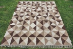 Tapete Kilin -  Maravilhoso tapete Kilin Indiano, feito à mão, com motivos geométricos na tonalidade marrom. Medidas de 2,00 x 2,50. Novo, sem uso e em perfeito estado.