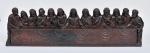 "Santa Ceia de Cristo" em resina patinada imitando madeira. Comp.: 1,00m. Alt.: 30cm