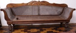 Espetacular Canapé em Jacarandá século 19, assento com encosto em palhinha original, apresenta rico trabalho curvilíneo e entalhes no encosto. Palhinha do assento precisa ser restaurada. Medidas  230cmx 100cm x 50 cm