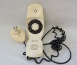 01 Antigo telefone de baquelite, tipo Flip, de origem Italiana e marca Grillo. Made Italy. Não testado.