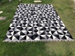 Tapete Kilin - Maravilhoso tapete Kilin Indiano, feito à mão, com motivos geométricos nas tonalidades preta e cinza. Medidas de 2,50 x 3,50. Novo, sem uso e em perfeito estado. Oportunidade