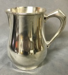 FRACALANZA- lindíssimo jarro em metal espessurado a prata medindo 18 cm alt.