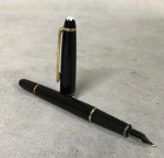 MONTBLANC- caneta tinteiro  ( bico de pena).