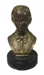 Busto de Chopin, em metal dourado, medindo: 16 cm alt.