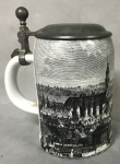 Caneca de coleção em cerâmica com tampa em pewter, medindo: 15 cm alt.