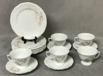 Lote contendo: jogo incompleto em porcelana Schimidt, 4 pratos para bolo, com 5 xícaras e 4 pires.