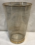 Grande vaso Art Deco em cristal, medindo: 27 cm alt. x 18 cm diâmetro.