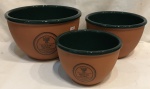 3 Bowls em cerâmica Portuguesa, medindo: 22 cm, 18 cm e 15 cm diâmetro.