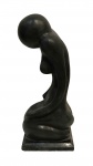 Linda escultura em bronze representando figura feminina, não possui assinatura, medindo: 34 m alt.