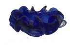 Cinzeiro de murano azul, medindo: 16 cm diâmetro.