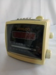 Radio relógio PHILCO, déc 80, liga mas é necessário troca da correia dial; aprox. 12 x 13cm