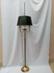 Luminária pedestal, hastes latão, cúpula lata tom preto, altura ajustável, funciona com 2 lâmpadas (lâmpadas não acompanham), com desgastes; peso aprox. de 15kg; mede aprox. 1.80m x 42cm