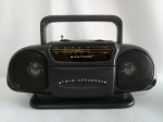 Mini Rádio Bombox, AM-FM, manufatura SUNTONE, funcionando, porém apresenta desgastes; aprox. 8 x 18 x 6,5cm
