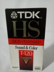 Fita VHS lacrada TDK T-120; aprox. 2,5 x 10,5 x 10cm