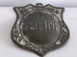 Colecionismo - Distintivo "Detetive", chapa metal, obsoleto; aprox. 5,5 x 5,5cm