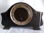 Antigo Relógio de Mesa, em Madeira, Somente carcaça, não tem o mecanismo, apresenta desgastes; aprox. 23 x 38 x 12cm