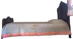 Cama de solteiro de madeira nobre - 199 x 100 x 46 cm de altura- acompanha colchão. (Este lote precisa ser retirado pelo comprador em fazenda, situada no Município de Souzas, em Campinas ou a combinar)