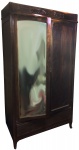 Guarda roupas de madeira nobre, com 2 portas, sendo uma delas com espelho bisotado - 123 x 52 x 221 cm de altura. (Este lote precisa ser retirado pelo comprador em fazenda, situada no Município de Souzas, em Campinas ou a combinar)