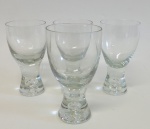 4 copos de vidro, sendo 1 de água 8,5 x 15 cm de altura e 3 de vinho branco 7,5 x 14 cm de altura