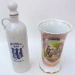 Vaso de porcelana cor de rosa e garrafa de porcelana branca. 22 cm e 31 cm