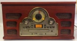 Sistema de áudio com toca discos de 3 rotações, fm. cd. usb e sd card. 46 x 34,5 x 25 cm de altura. No estado