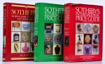 Conjunto de três catálogos: 01- Sotheby's World Guide to Antiques and Their Prices 1986 Edition, 02- Sotheby's - International Price Guide edited by John L. Marion - 1986 - 1987 edition. 03- Sotheby's - International Price Guide 1987 - 1988 Edition edited by John L. Marion. - med. 26,5 cm x 20,0 cm