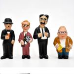 Quatro esculturas em cerâmica Anararé pintada, representando Chaplin, Luis Fernando Veríssimo, Groucho Marx (cabeça colada) e Woody Allen. Alt: 12 cm (maior)
