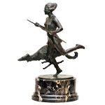 BRUNO ZACH - Escultura Art decó em bronze representando mulher com vara correndo com cachorro", base em mármore rajado, assinada no bronze, cerca 1920/30. Medidas: 46 x 33 cm.